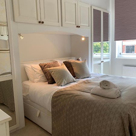 4 The Courtyard Central Windsor 2Br Экстерьер фото