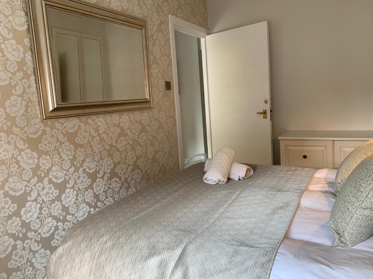 4 The Courtyard Central Windsor 2Br Экстерьер фото