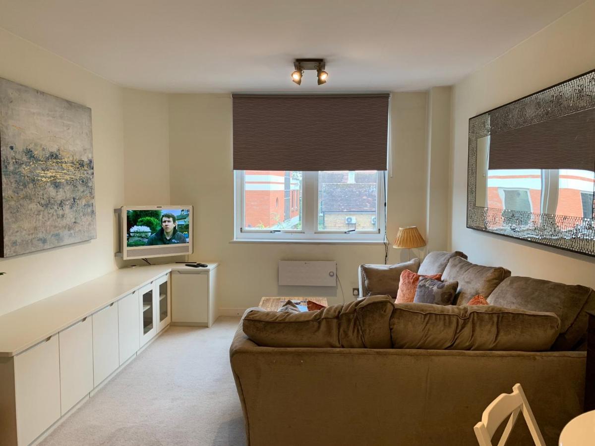 4 The Courtyard Central Windsor 2Br Экстерьер фото