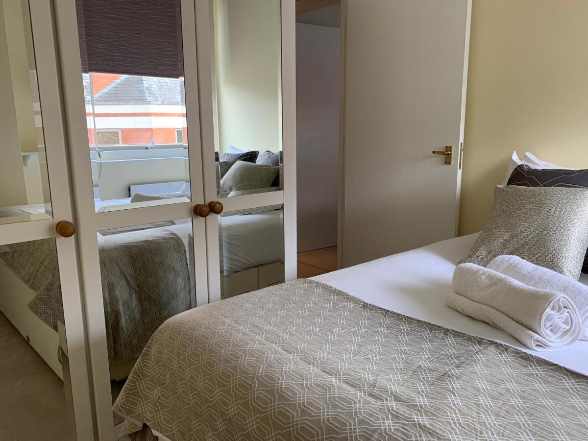 4 The Courtyard Central Windsor 2Br Экстерьер фото