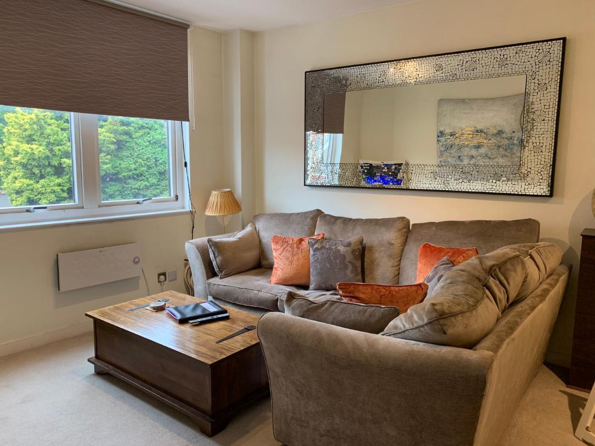 4 The Courtyard Central Windsor 2Br Экстерьер фото