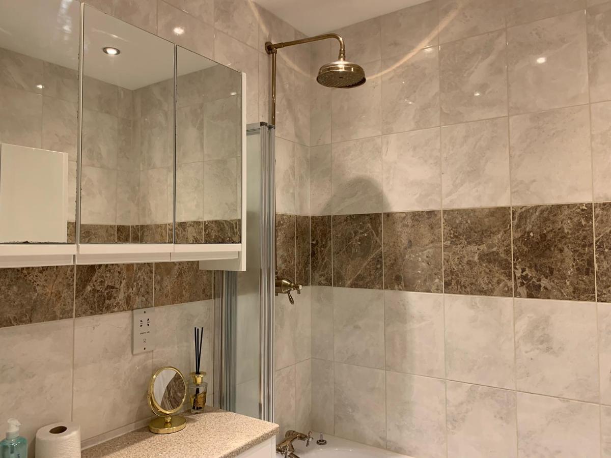 4 The Courtyard Central Windsor 2Br Экстерьер фото